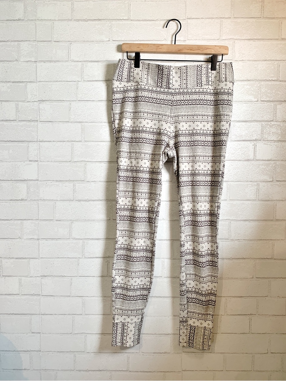 Columbia Women's Gray Tribal Patterned Stretchy Leggings